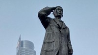 Hari mengatakan petugas PPSU langsung membersihkan coretan di patung. Saat ini, kondisi patung sudah terbebas dari coretan vandalisme. Kita ketika ada sarpras tidak sesuai dan wewnang kelurauan kami akan tindaklanjuti, ujarnya. (Dok Kel Karet)