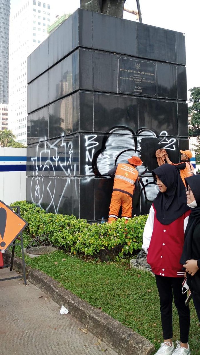 Vandalisme Patung Sudirman di Jakarta (Tiara Aliya/detikcom)