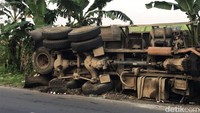 Kepada Ales, sopir mengaku penggantian kerusakan warung akan dilakukan oleh busnya. Akibat kejadian itu, pihaknya mengalami kerugian dengan biaya perbaikan sekitar Rp1.050.000.
