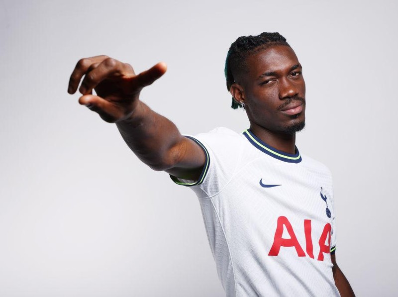 ENFIELD, ENGLAND - JUNE 17: New Tottenham Hotspur signing Yves Bissouma poses as he signs for the club on June 17, 2022 in Enfield, England. (Photo by Tottenham Hotspur FC/Tottenham Hotspur FC via Getty Images)