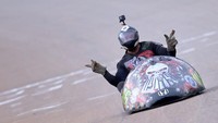 Peserta hanya bergantung pada kekuatan gravitasi bumi untuk meluncur karena kendaraan yang digunakan lomba tidak bermesin dan dirakit sendiri.