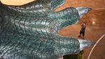 Hiii... Dinosaurus Raksasa Injak Sebuah Mal di China