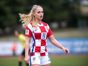 Pemain Bola Tercantik di Dunia Ngaku Tidak Akan Alih Profesi Jadi Model