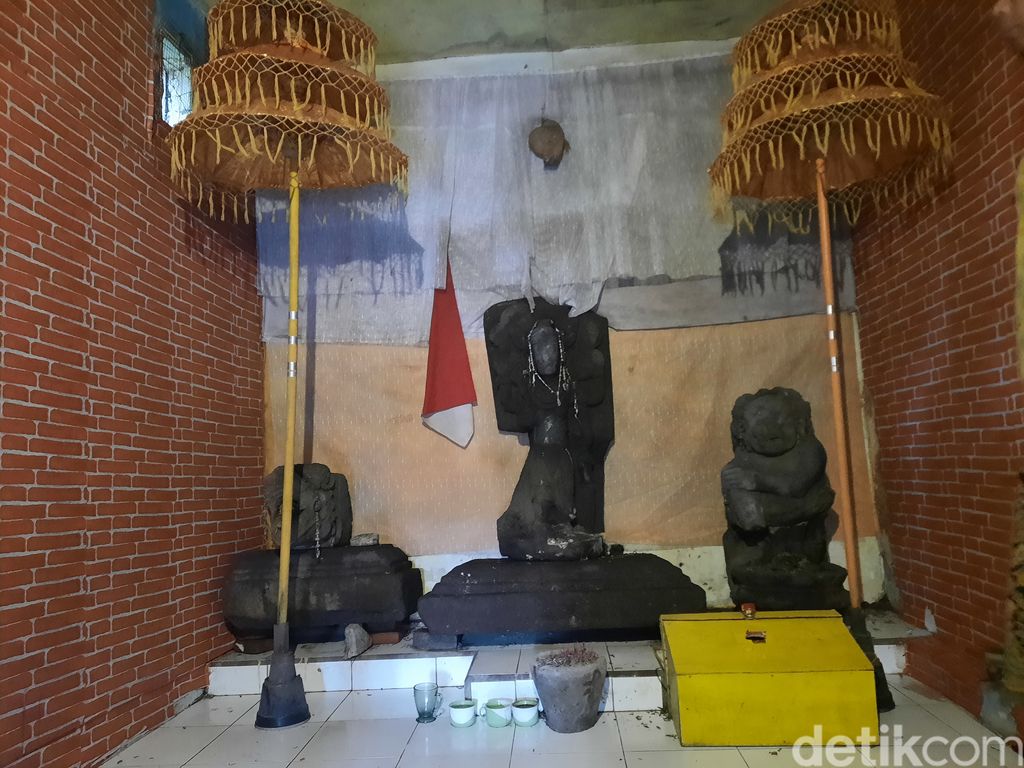 Arca Dewa Wisnu di Sanggar Pamujan Wendit