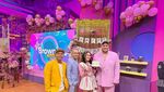 So Sweet! Momen Ayu Tingting Potong Kue di Hari Ulang Tahun