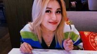 Tepat hari ini, 20 Juni, Ayu Tingting merayakan ulang tahun ke-30. Ia pun mendapat banyak kejutan dari orang-orang terkasih. Foto: Instagram @ayutingting92