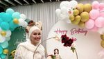 So Sweet! Momen Ayu Tingting Potong Kue di Hari Ulang Tahun