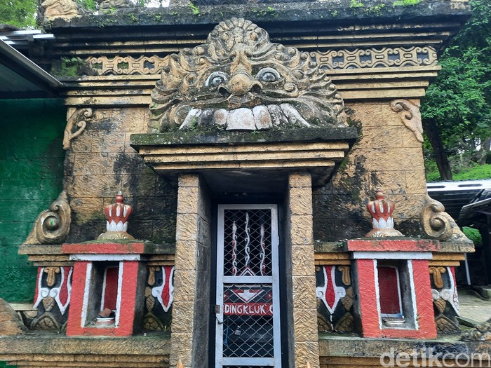 Bagian luar Sanggar Pamujan di Wendit