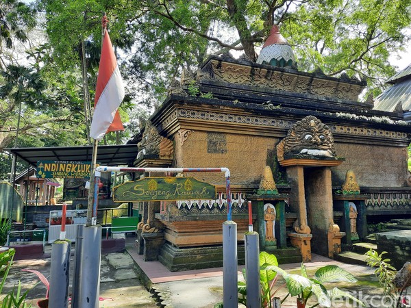 Di kawasan Wendit terdapat Sendang Widodaren yang kerap digunakan untuk ritual. Tempat ini dijaga juru kunci. Foto: Putu Intan/detikcom Di kawasan Wendit terdapat Sendang Widodaren yang kerap digunakan untuk ritual. Tempat ini dijaga juru kunci. Foto: Putu Intan/detikcom