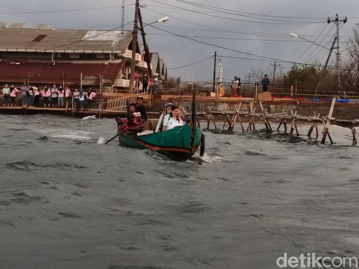 Banjir rob di Pelabuhan Tanjung Emas Semarang, Senin (20/6/2022).