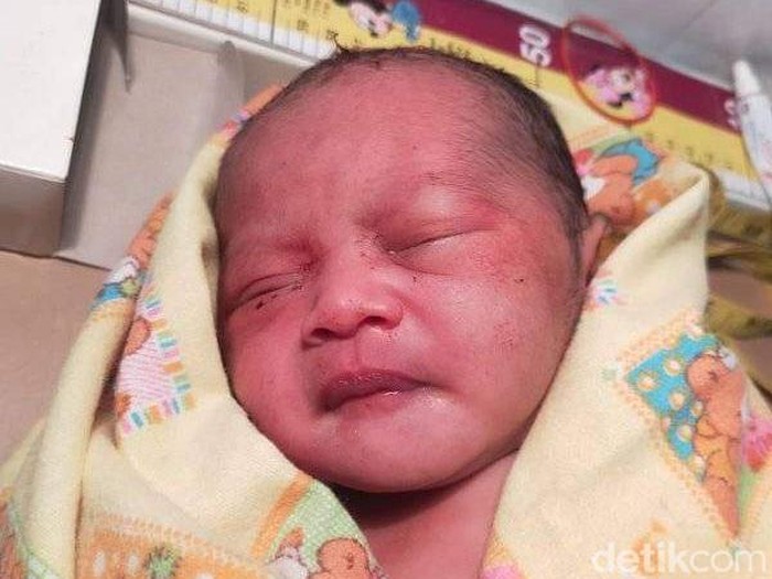 Bayi perempuan yang ditemukan di dalam kresek di Lamongan