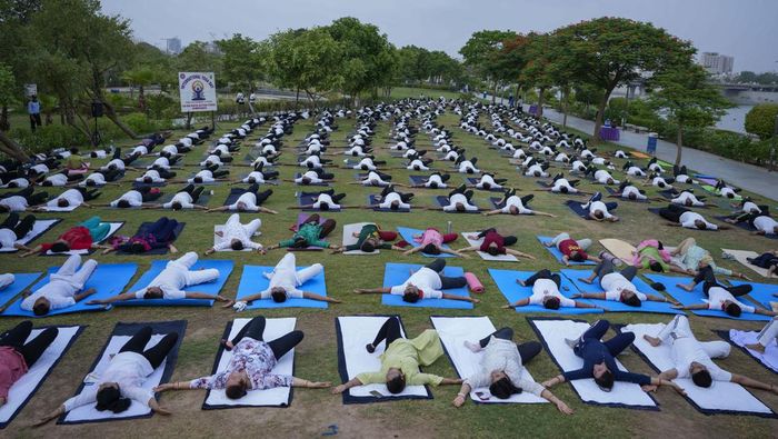 Indias paramilitary Rapid Action Force personnel and their family members practise yoga on the eve of International Yoga Day in Ahmedabad, India, Monday, June 20, 2022. (AP Photo/Ajit Solanki)