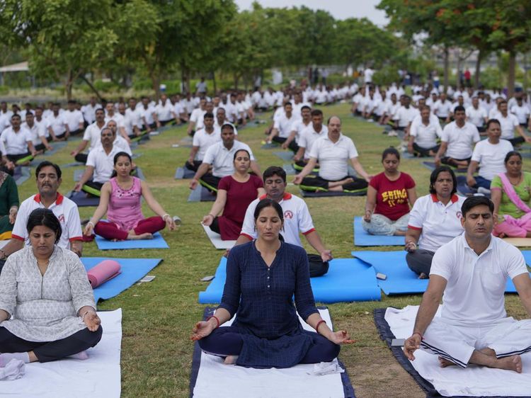 Begini Peringatan Hari Yoga Internasional di India