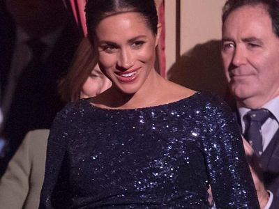 5 Momen Meghan Markle Kembaran dengan Putri Diana, Curi Gaya Ibu Mertua