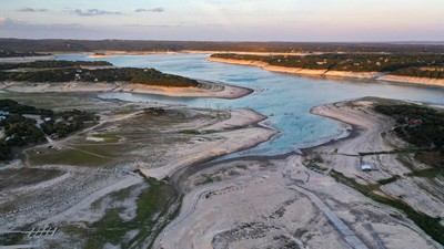 Foto Udara Danau di Texas yang Nyaris Kering Imbas Gelombang Panas