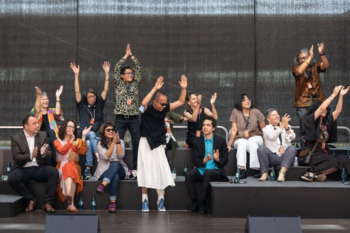 documenta fifteen Resmi Dibuka, ruangrupa Cetak Sejarah A professional visitor looks at a work by the