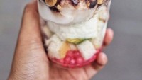 Kalau di Yogyakarta mampir saja ke Podeng Wanvina. Dengan merogoh kocek senilai Rp 8.000, kamu sudah bisa menyegarkan tenggorokkan dengan es podeng. Foto: Instagram @kulinerjogja