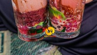 Ada lagi tempat menikmati es doger di Yogyakarta. Namanya Es Doger Bang Firman seharga Rp 12.000 dengan isian yang melimpah.  Foto: Instagram @solo.foodie