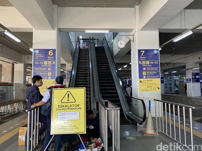 Eskalator di Stasiun Manggarai belum selesai diperbaiki, 20 Juni 2022. (Annisa Rizky Fadhila/detikcom)