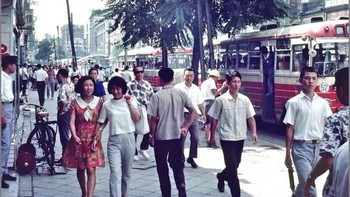 Korsel yang pernah hancur karena perang, begitu miskin sumber daya alam dan selalu terancam Korea Utara, ternyata bisa makmur dalam waktu lumayan singkat. Foto: Vintages