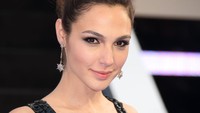 Gal Gadot dipuja-puja Hollywood setelah sukses membintangi Wonder Woman. Foto: WireImage/Mike Marsland