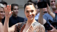 Gal Gadot kemudian menjalani dua tahun di Pasukan Pertahanan Israel sebagai instruktur kebugaran tempur. Foto: Getty Images/Jacopo Raule