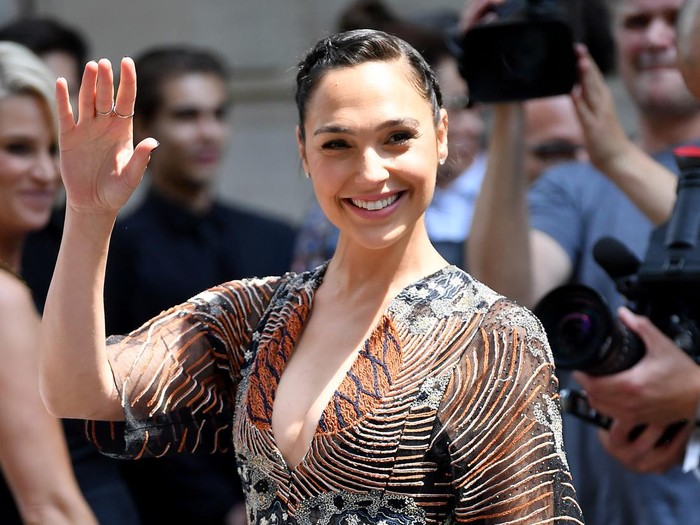 PARIS, FRANCE - JULY 01: Gal Gadot attends the Christian Dior Haute Couture Fall/Winter 2019 2020 show as part of Paris Fashion Week on July 01, 2019 in Paris, France. (Photo by Jacopo Raule/Getty Images)