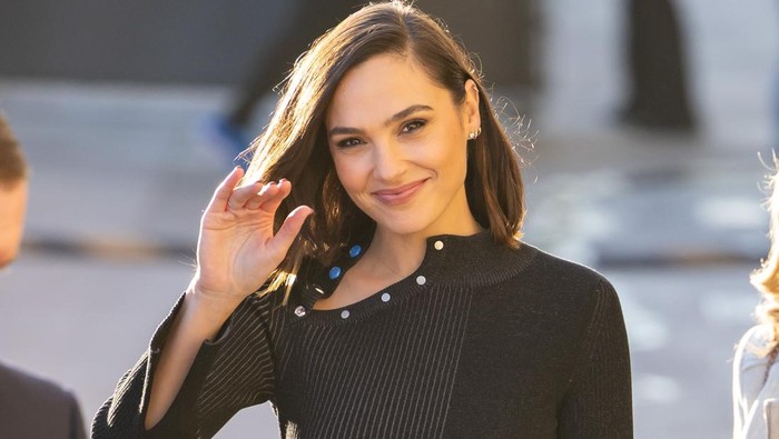 LOS ANGELES, CA - NOVEMBER 03: Gal Gadot is seen at Jimmy Kimmel Live on November 03, 2021 in Los Angeles, California.  (Photo by RB/Bauer-Griffin/GC Images)
