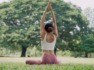 Hari Yoga Internasional 2022: Tema, Sejarah, Kegiatan, dan Twibbon