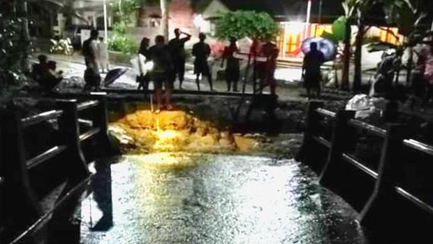 Hujan Empat Jam, Banjir-Jembatan Putus Terjang Trenggalek