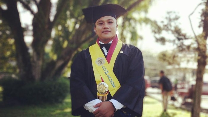 I Kadek Sudiarsana saat diwisuda sarjana di Fakultas Hukum Universitas Gadjah Mada (UGM)
