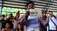 Selain itu, tak sedikit pula kritikus yang meragukannya karena tak pernah memegang jabatan politik. Francia Marquez dikenal dengan analisisnya yang gigih, tajam, dan jujur tentang kesenjangan sosial di Kolombia. (Edwin Rodriguez/Reuters).  