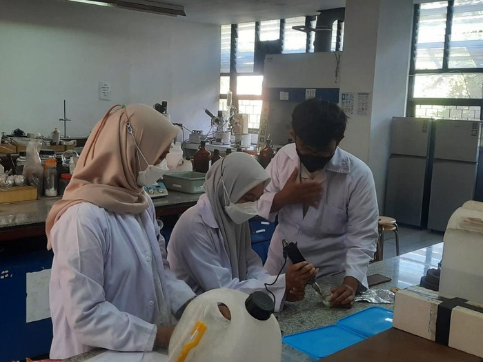 Sains Analitik dan Instrumentasi Kimi