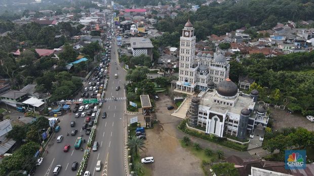 Jalu Puncak Bogor Macet (CNBC Indonesia/Andrean Kristianto)