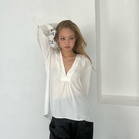 Sementara penggemar lain menduga Jennie mengganti warna rambutnya karena comeback BLACKPINK di bulan Agustus seperti yang ‘dibocorkan’ oleh Jisoo. Foto: dok. Instagram @jennierubyjane