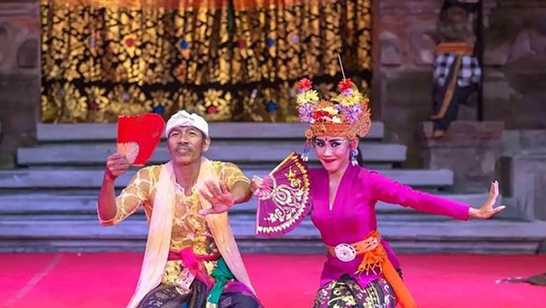 Joged Bumbung Sekaa Joged Bumbung Lumbung Sari, Banjar Minggir, Kelurahan Padang Sambian, Denpasar Barat