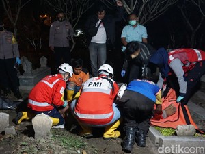 Juragan Sepatu di Mojokerto Tewas Bunuh Diri di Makam Istrinya