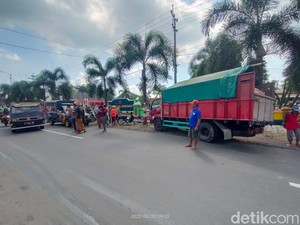 Truk Tabrak Motor di Jember, Ayah Tewas-Anak Terluka Parah