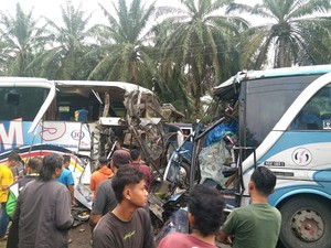 Ringsek Parah! Ini Penampakan Kecelakaan 2 Bus di Jalinsum Sumut