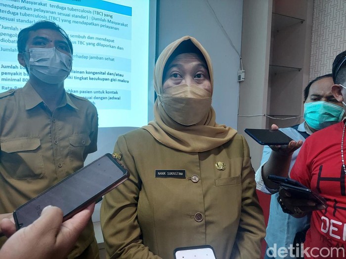 Kepala Dinas Kesehatan (Dinkes) Surabaya Nanik Sukristina