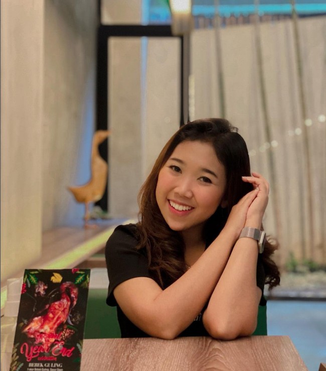 Untuk keperluan foto Instagram, Kiky Saputri pun memilih riasan tipis dengan bedak, eyeliner, blush-on serta lipstik. Foto: Instagram/@adi_rustana, @kikysaputrii