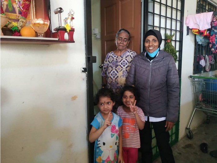Kisah Nursarah, wanita asal India mantap jadi mualaf Kisah Nursarah, wanita asal India mantap jadi mualaf karena mendapatkan hidayah melalui mimpi memakai mukena.