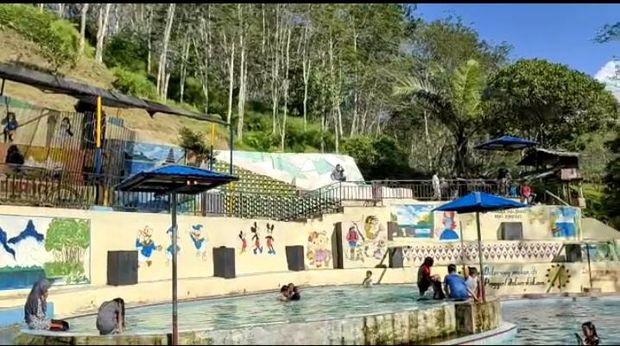 Kolam pemandian mata air di Asahan. (foto: istimewa)