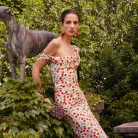 Inilah koleksi busana terbaru Carolina Herrera Resort 2023 karya sang creative director Wes Gordon. Sang desainer mengaku terinspirasi perjalanan ke Riviera untuk koleksi Resort 2023. Foto: Dok. Carolina Herrera.