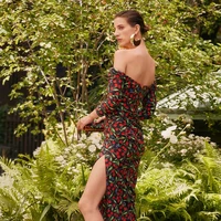 Inilah koleksi busana terbaru Carolina Herrera Resort 2023 karya sang creative director Wes Gordon. Sang desainer mengaku terinspirasi perjalanan ke Riviera untuk koleksi Resort 2023. Foto: Dok. Carolina Herrera.