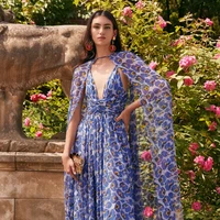 Inilah koleksi busana terbaru Carolina Herrera Resort 2023 karya sang creative director Wes Gordon. Sang desainer mengaku terinspirasi perjalanan ke Riviera untuk koleksi Resort 2023.  Foto: Dok. Carolina Herrera.