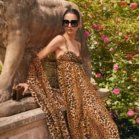 Inilah koleksi busana terbaru Carolina Herrera Resort 2023 karya sang creative director Wes Gordon. Sang desainer mengaku terinspirasi perjalanan ke Riviera untuk koleksi Resort 2023.  Foto: Dok. Carolina Herrera.