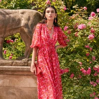 Inilah koleksi busana terbaru Carolina Herrera Resort 2023 karya sang creative director Wes Gordon. Sang desainer mengaku terinspirasi perjalanan ke Riviera untuk koleksi Resort 2023. Foto: Dok. Carolina Herrera.