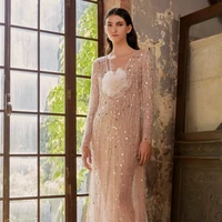 Inilah koleksi busana terbaru Carolina Herrera Resort 2023 karya sang creative director Wes Gordon. Sang desainer mengaku terinspirasi perjalanan ke Riviera untuk koleksi Resort 2023. Foto: Dok. Carolina Herrera.