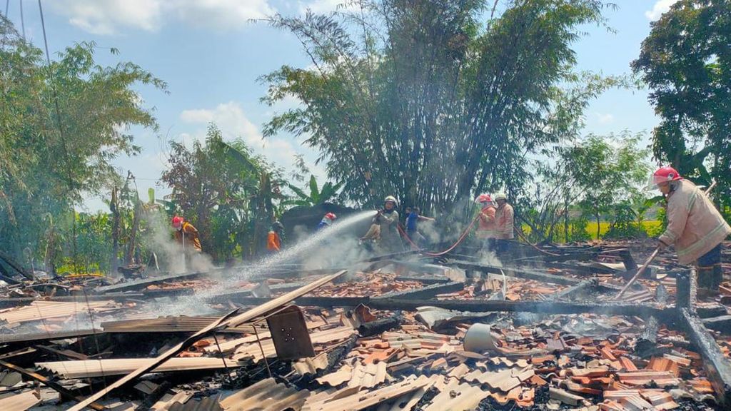 Kebakaran Ludeskan 4 Rumah di Sragen, Diduga Gegara Obat Nyamuk
